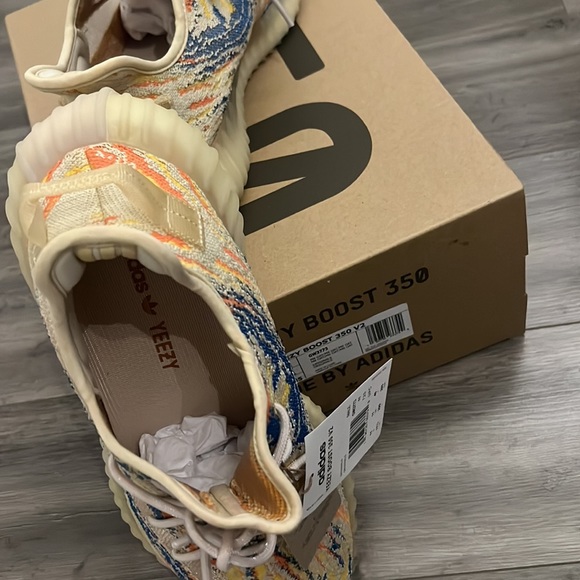 Adidas Yeezy Boost 350 V2 - Picture 3 of 3